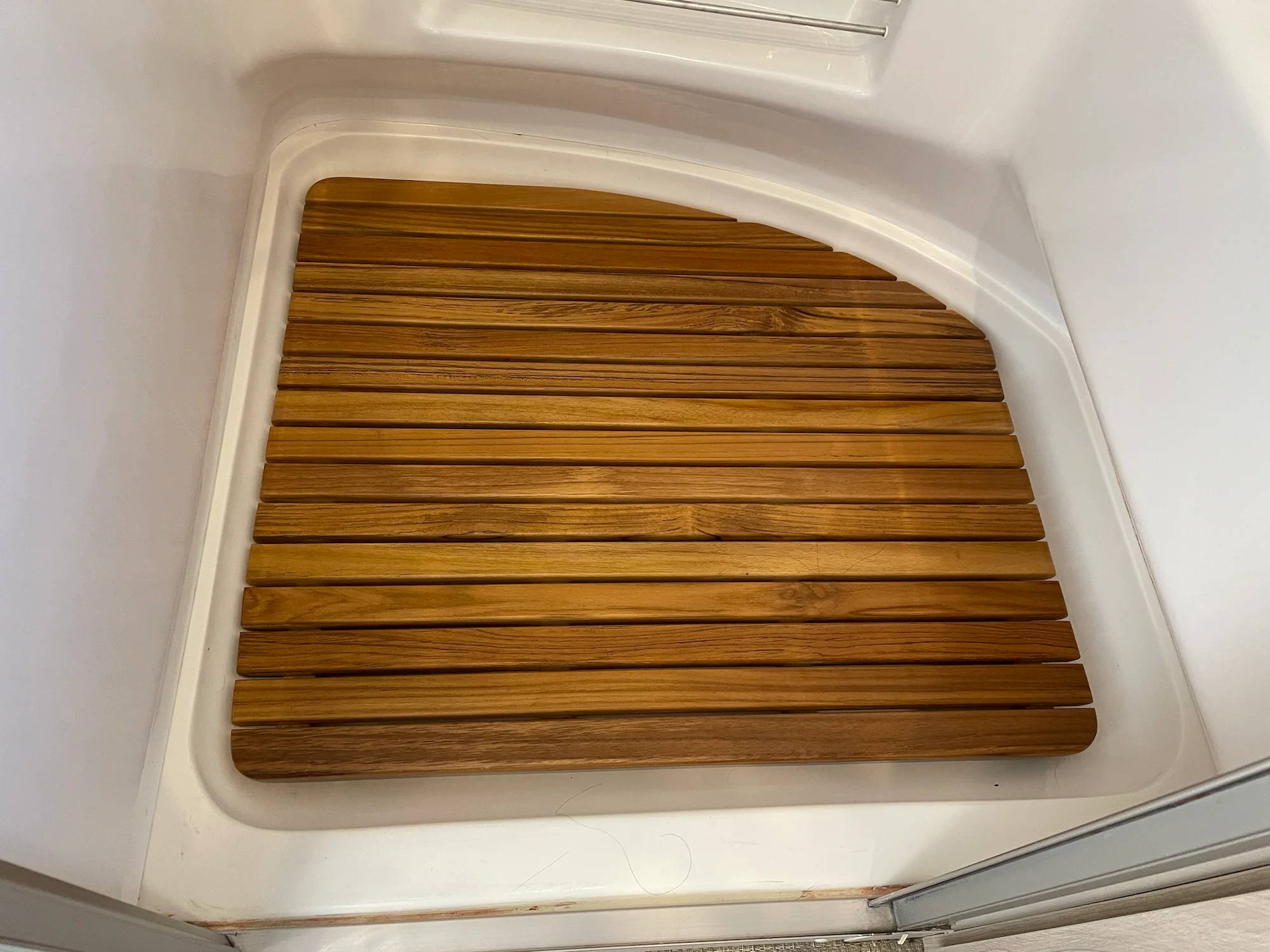 22FB / 23FB Airstream Teak Shower Mat - Image 3