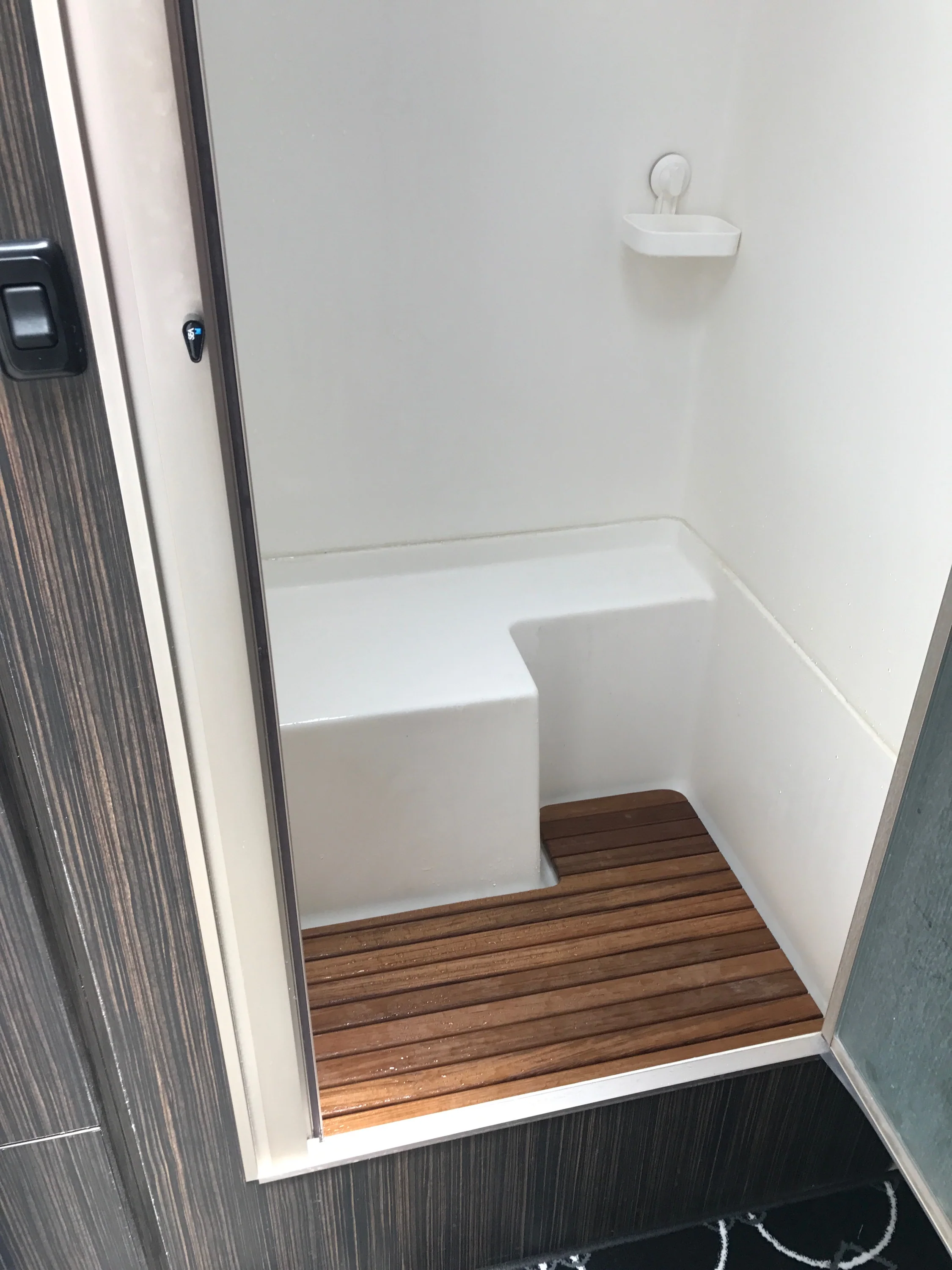 25FB / 27FB / 30RB L-shape Airstream Teak Shower Mat - Image 3